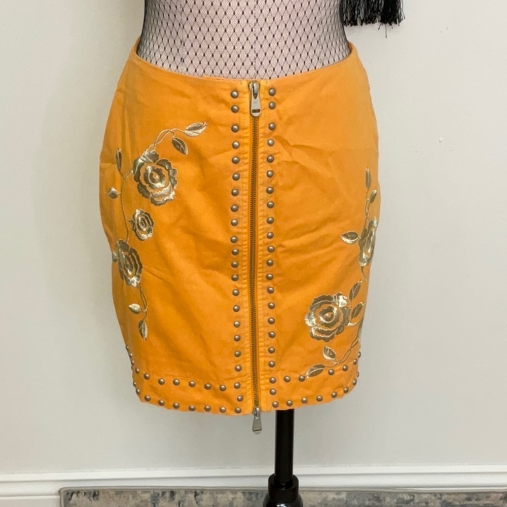 Cinq A Sept Floral Embroidered Studded Front Zip Mini Skirt Size 4 Orange